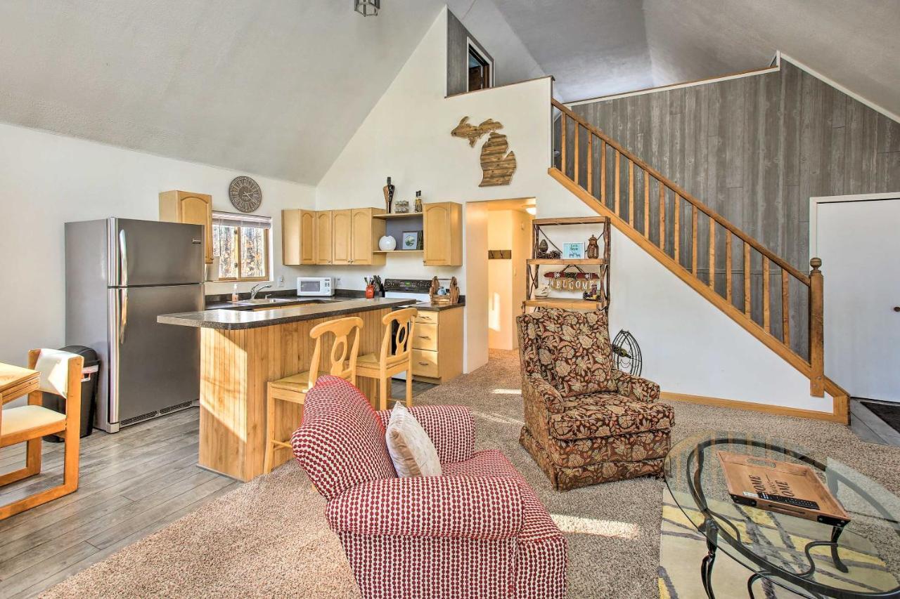 Lakes Of The North Home On Snowmobile And Atv Trail! Mancelona Exterior foto